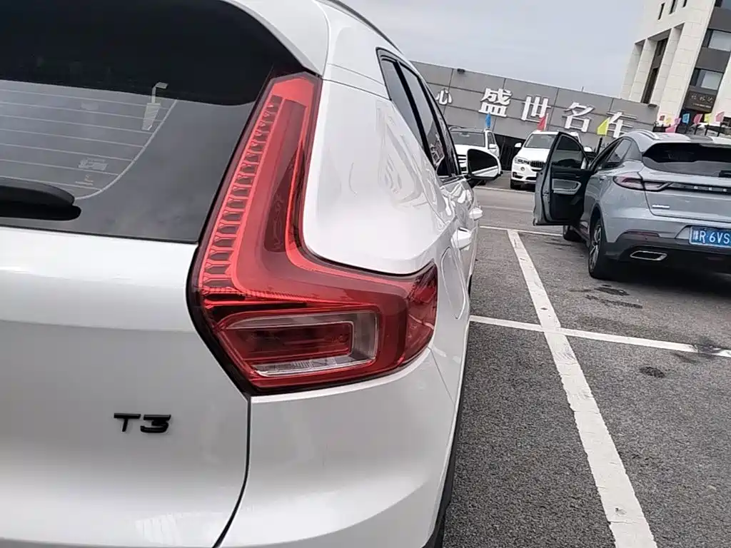 Volvo XC40 — миниатюра 8