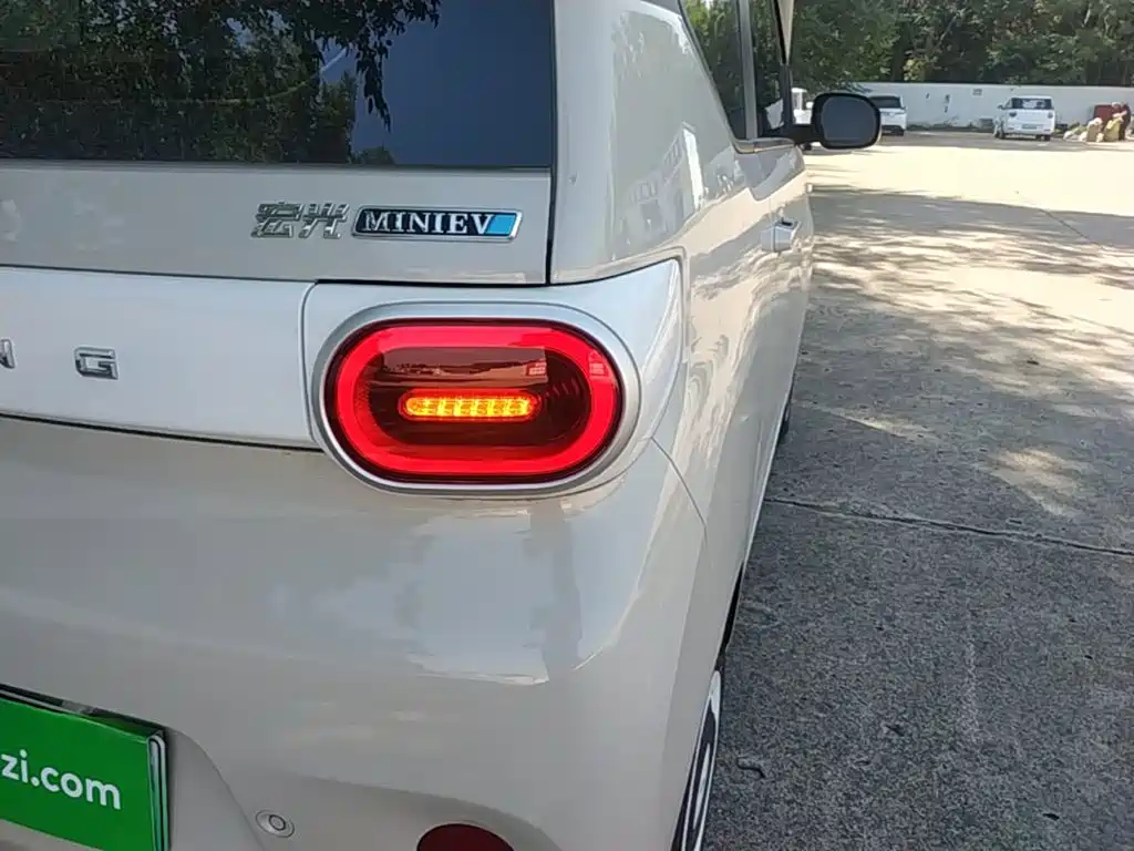 Wuling MINIEV — миниатюра 7