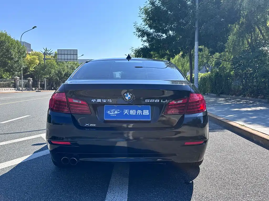 BMW 5 Series — миниатюра 6