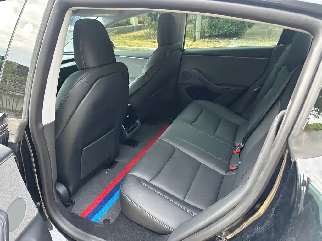 Tesla Model 3 — миниатюра 8