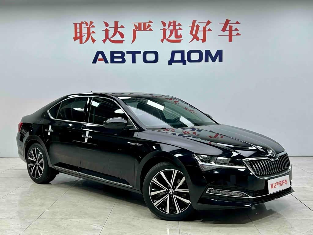 Skoda Superb 1.4 л 2024 г. Чёрный, пробег 10000 км