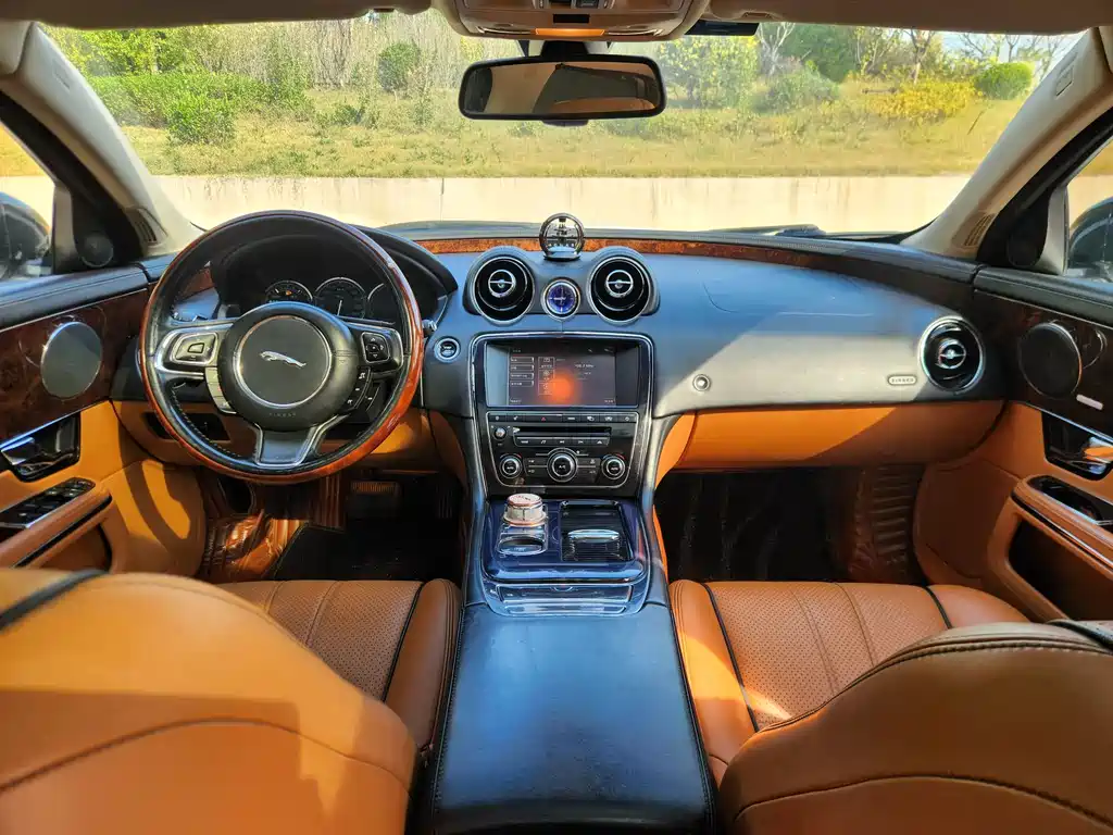 Jaguar XJ — миниатюра 19