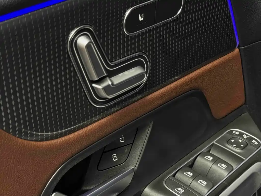 Mercedes-Benz GLB — миниатюра 8