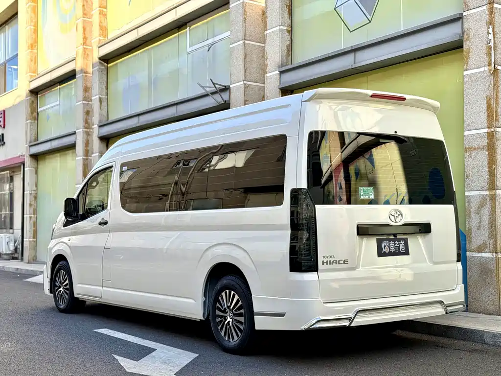 Toyota Hiace — миниатюра 3