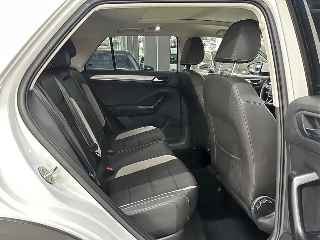 VOLKSWAGEN T ROC EXPLORING SONGS