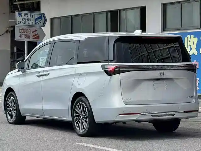 Buick GL8 Hybrid — миниатюра 3