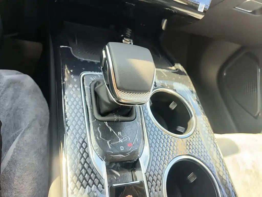Hongqi Hongqi HS3 PHEV — миниатюра 14