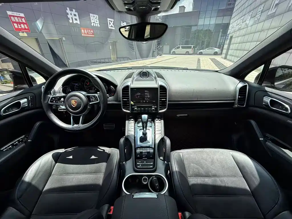 Porsche Cayenne — миниатюра 29
