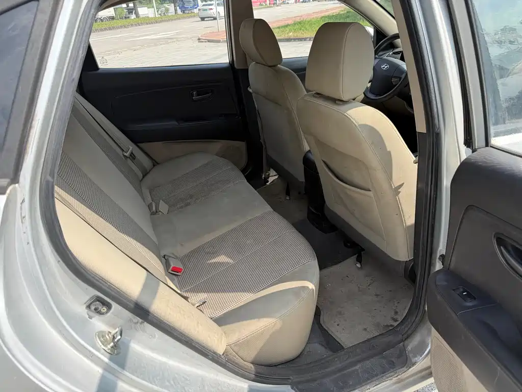 Hyundai Elantra — миниатюра 6