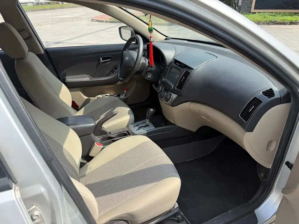 Hyundai Elantra — миниатюра 7