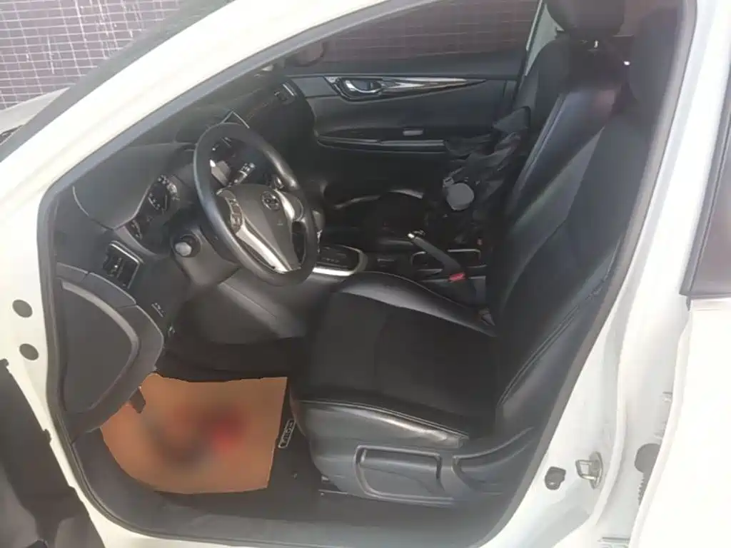 Nissan Tiida — миниатюра 15