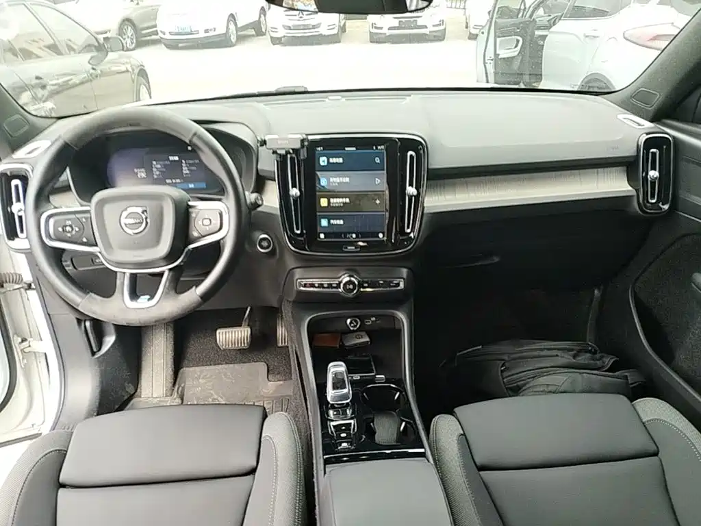 Volvo XC40 — миниатюра 10
