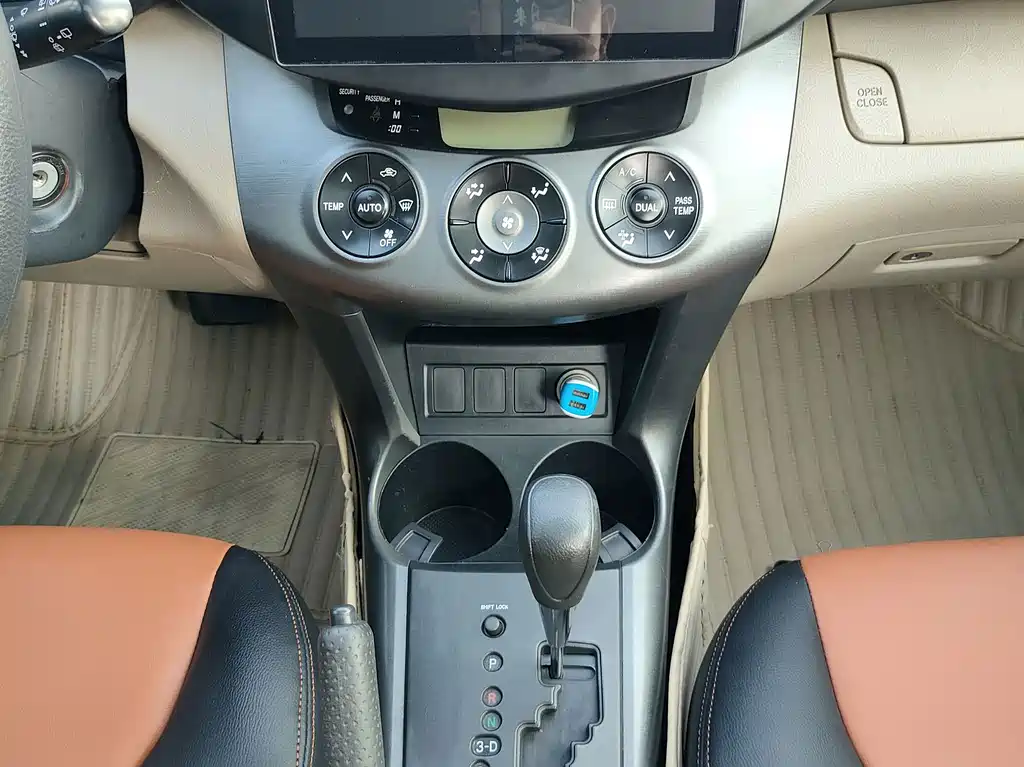Toyota RAV4 — миниатюра 13