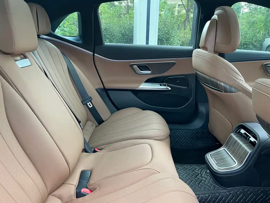 Mercedes-Benz E-Class — миниатюра 14