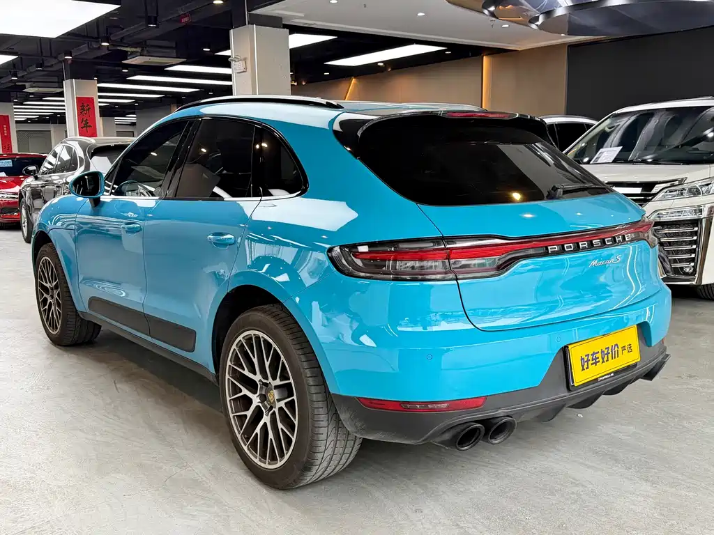 PORSCHE MACAN