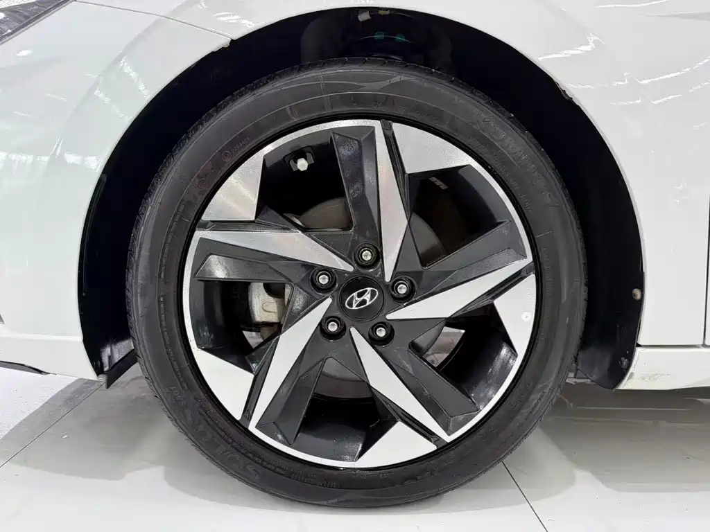 Hyundai Elantra — миниатюра 10