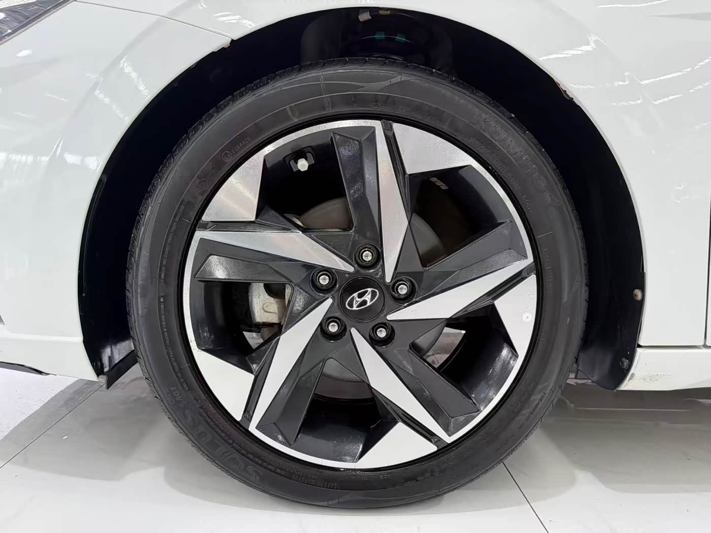 Hyundai Elantra 1.5 л 2022 г. Белый, пробег 39000 км