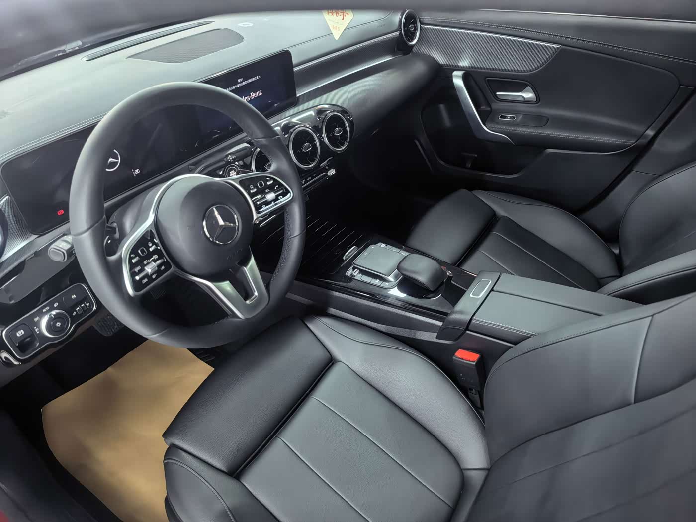 Mercedes-Benz A-Class 1.3 л 2021 г. красный/фиолетовый, пробег 28000 км