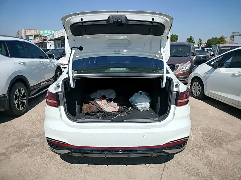 Volkswagen Lavida — миниатюра 19