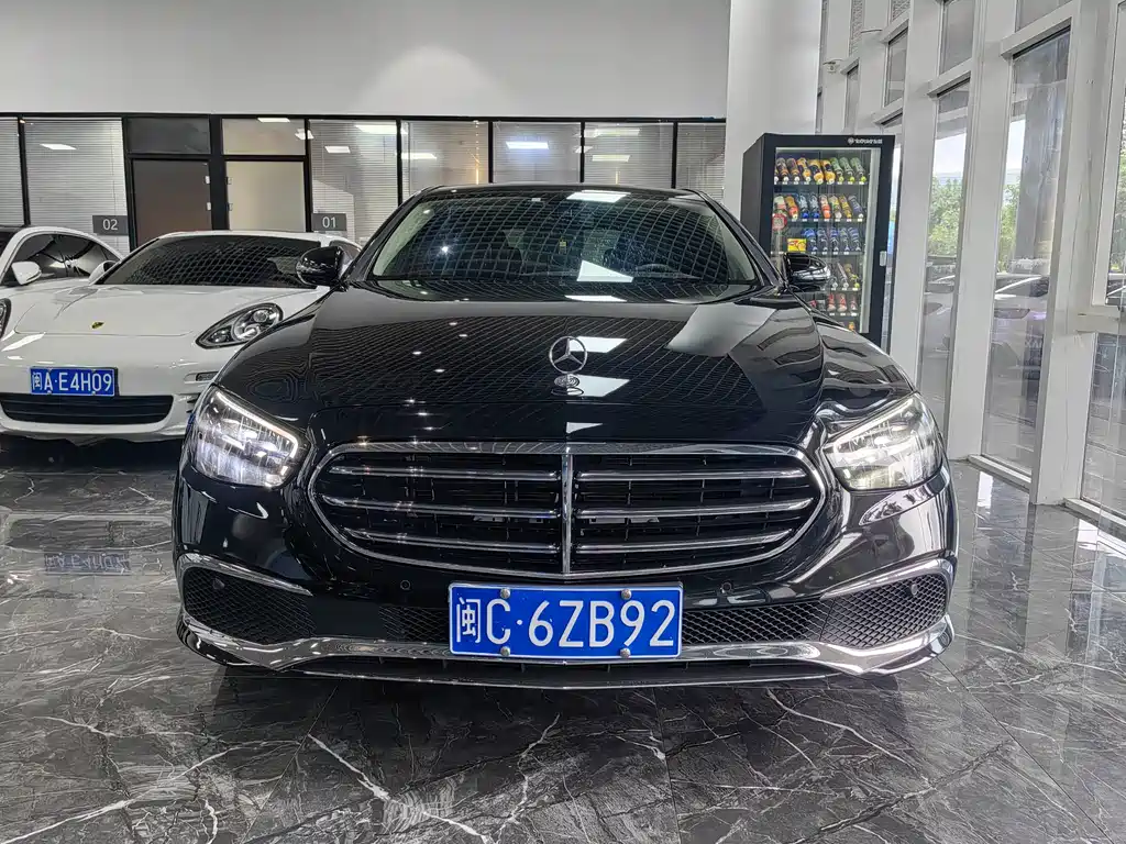 Mercedes-Benz E-Class — миниатюра 2