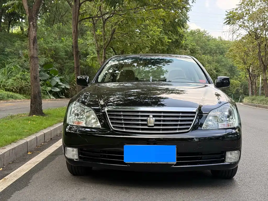 Toyota Crown — миниатюра 2