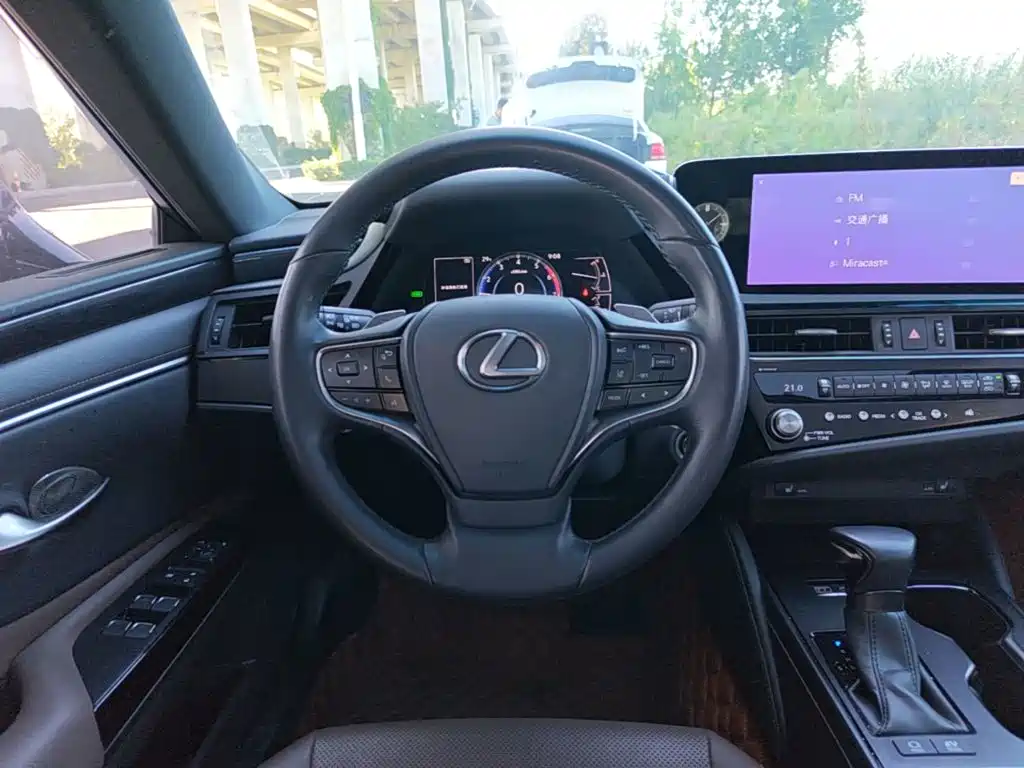 Lexus ES — миниатюра 11
