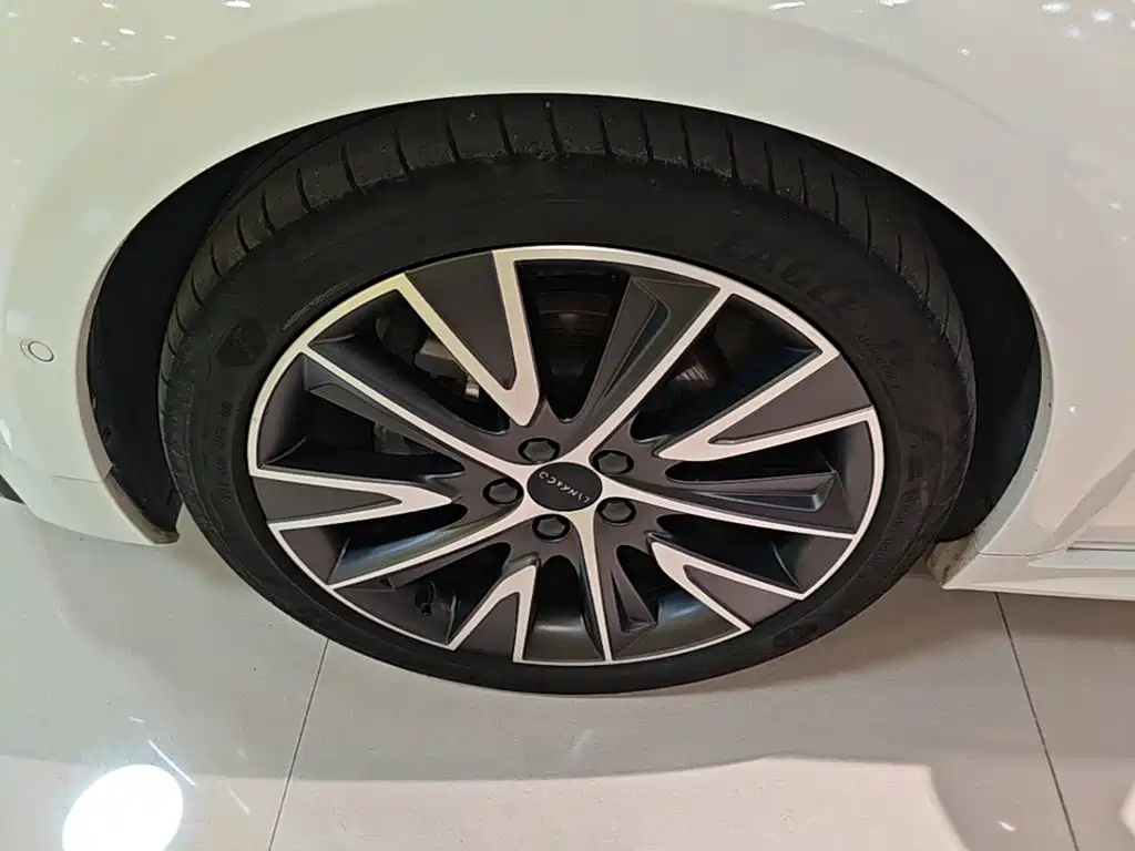 Lynk & Co 02 Hatchback — миниатюра 23