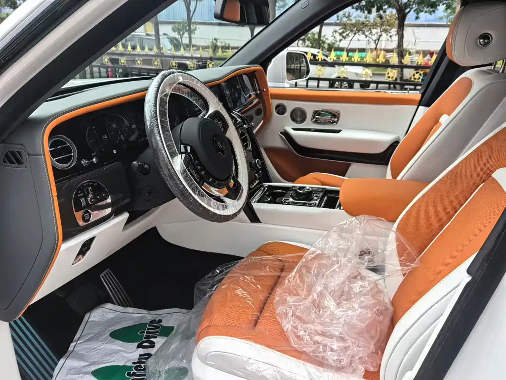 Rolls-Royce Cullinan — миниатюра 3