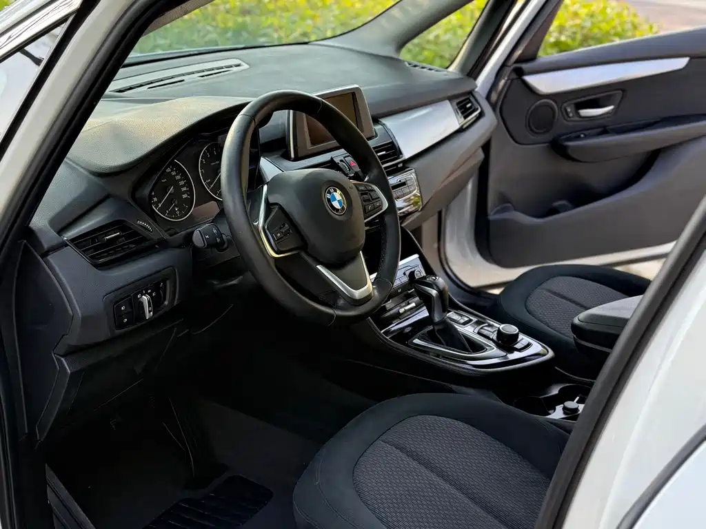 BMW 2 Series Active Tourer — миниатюра 19