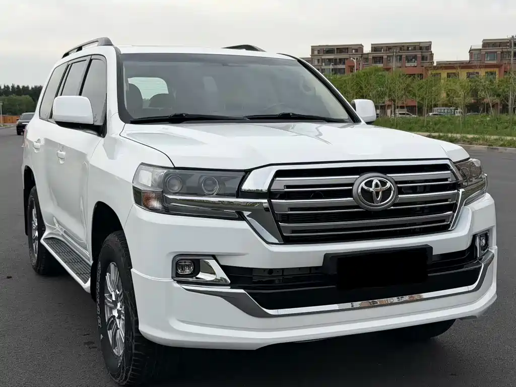 Toyota Land Cruiser 2010 4.0L AT VX