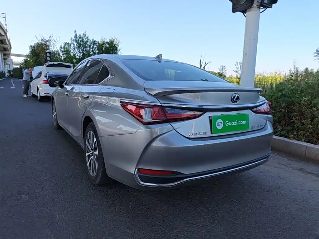 Lexus ES — миниатюра 5
