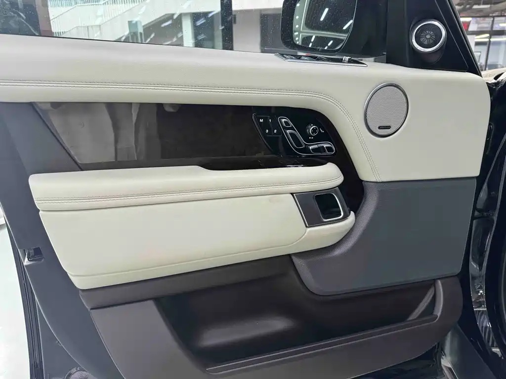 Land Rover Range Rover — миниатюра 9