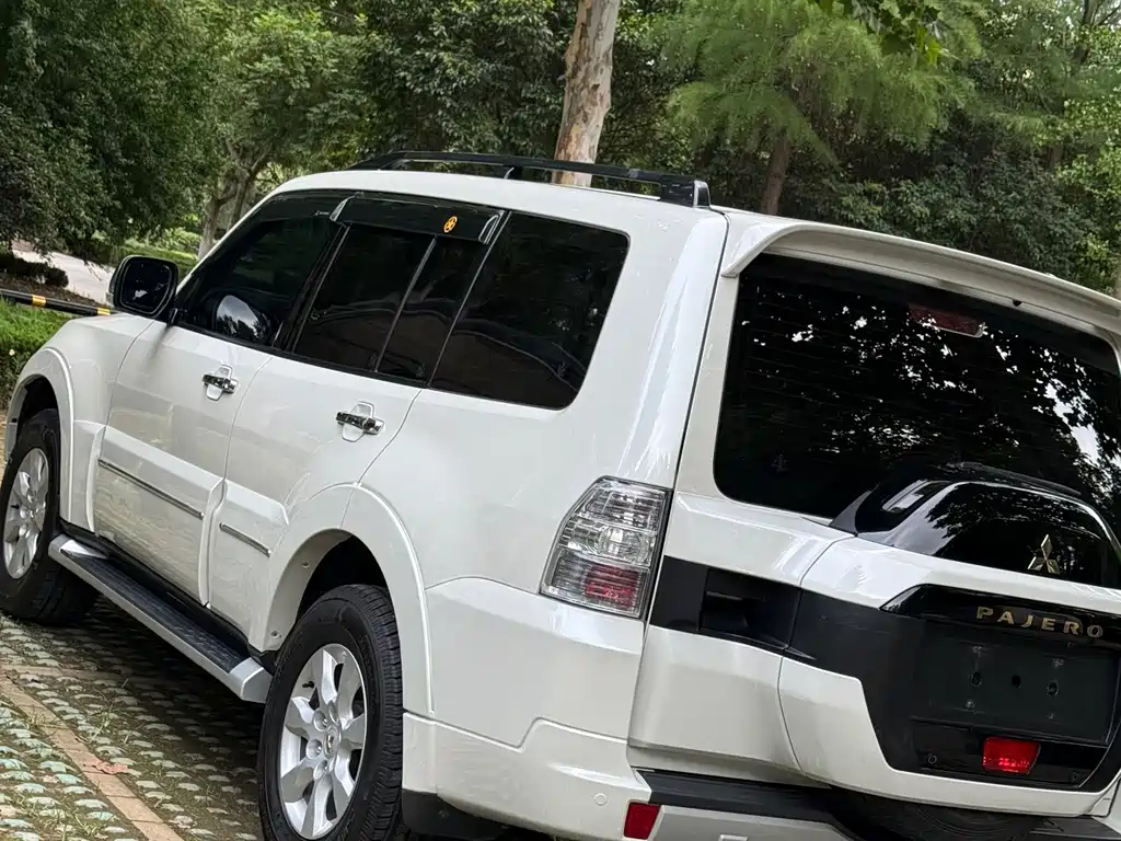 Mitsubishi Pajero (Import) — миниатюра 6