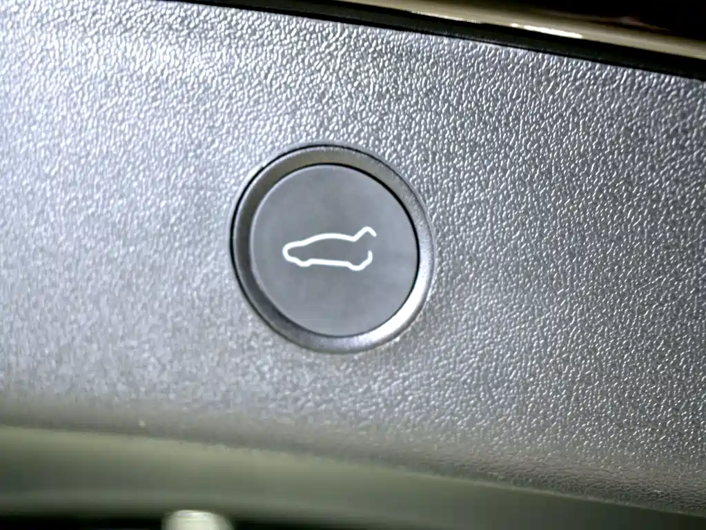 Tesla Model 3 — миниатюра 17
