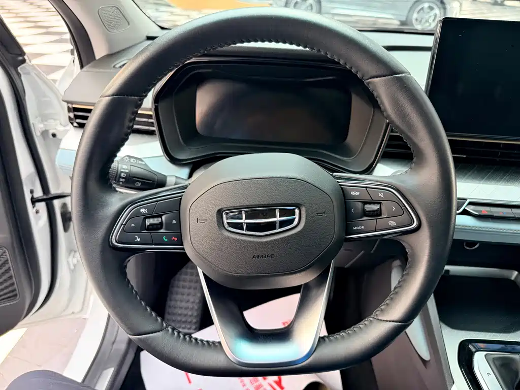 Geely Emgrand L — миниатюра 10