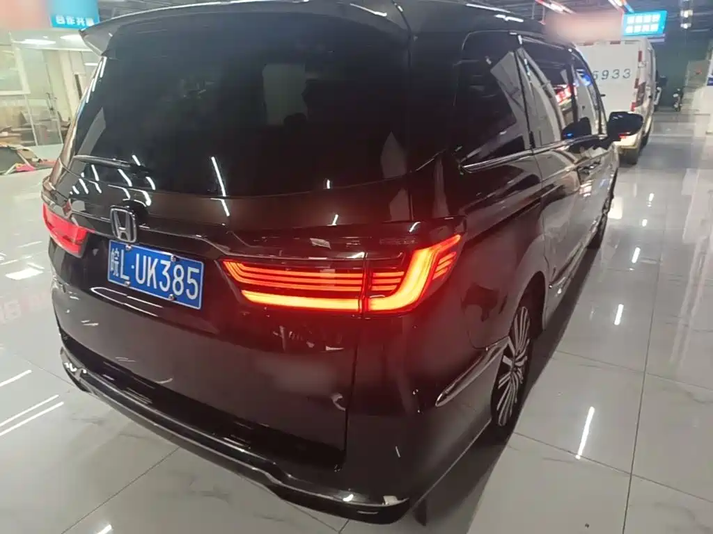 Honda Elysion — миниатюра 8