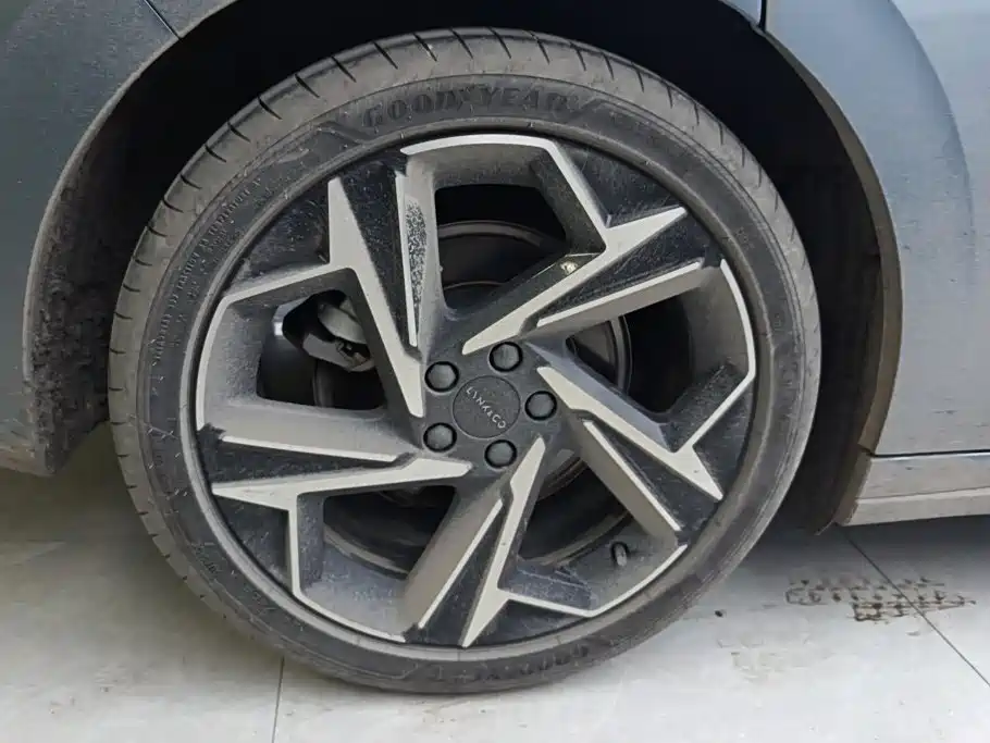 Lynk & Co 07 EM-P — миниатюра 6