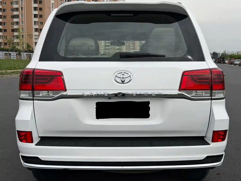 Toyota Land Cruiser 2010 4.0L AT VX