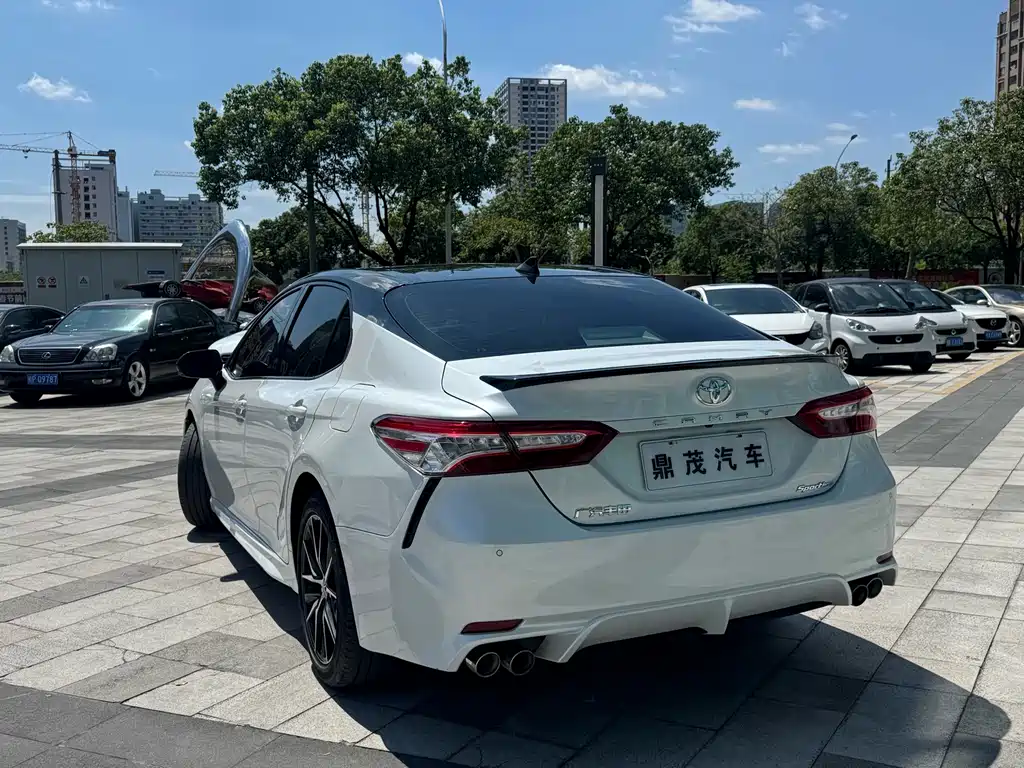 Toyota Camry — миниатюра 6
