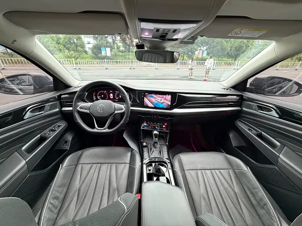 Volkswagen Passat 2022 330TSI Luxury