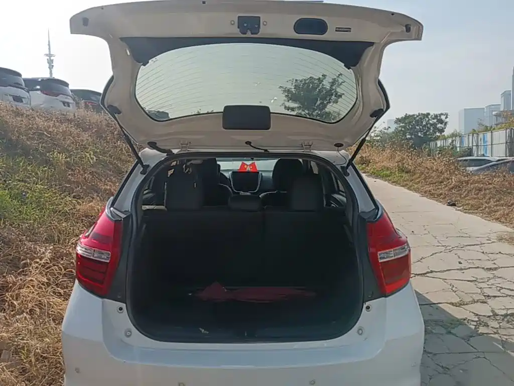Toyota Yaris L — миниатюра 19