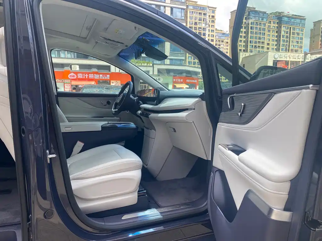 Buick GL8 Hybrid — миниатюра 8