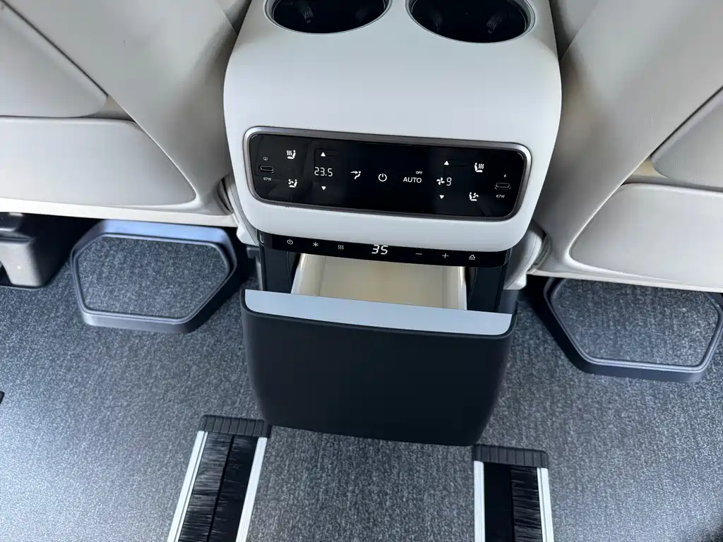 Li Auto Li MEGA — миниатюра 15
