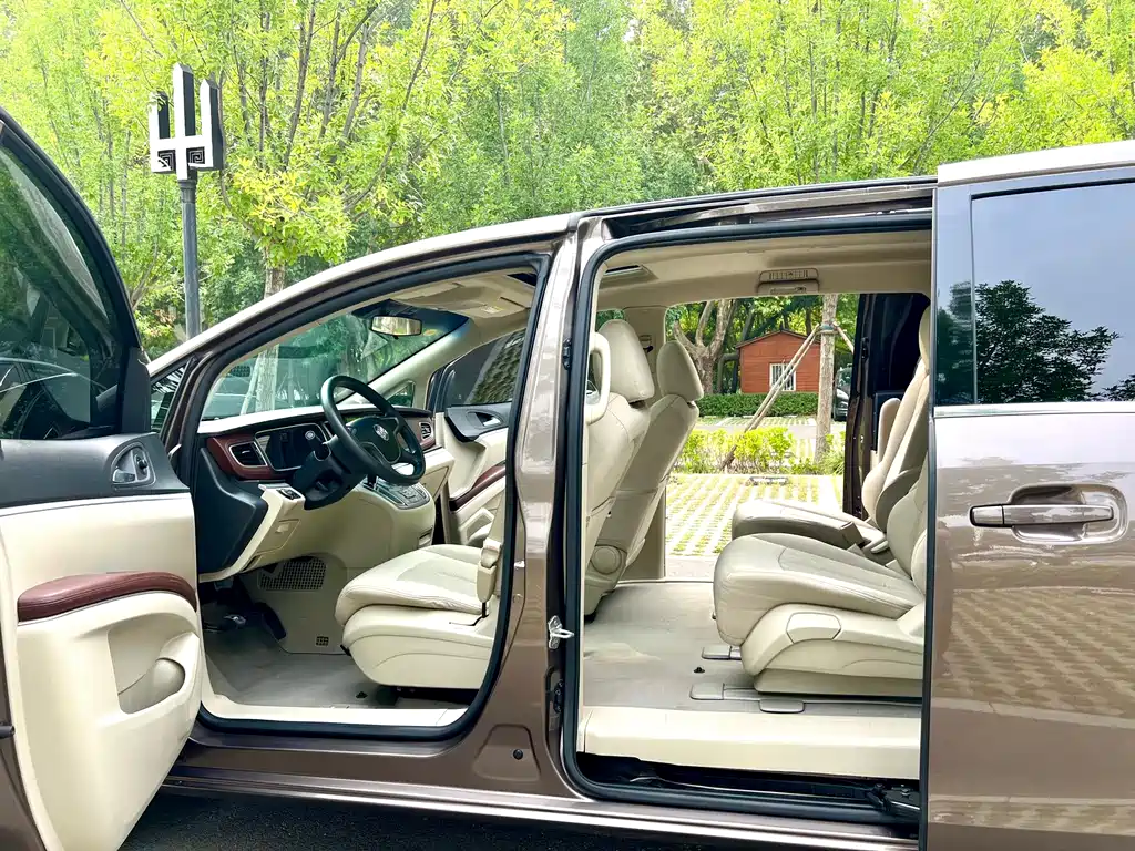 Buick GL8 — миниатюра 8
