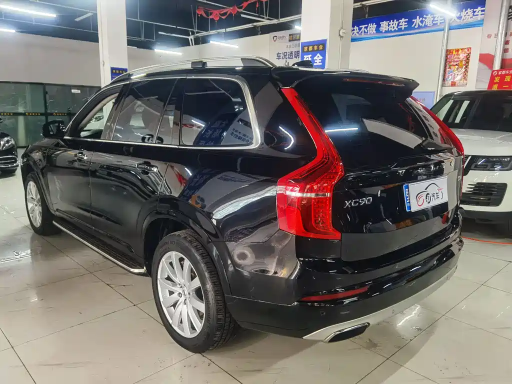 Volvo XC90 2018 T5 5 мест