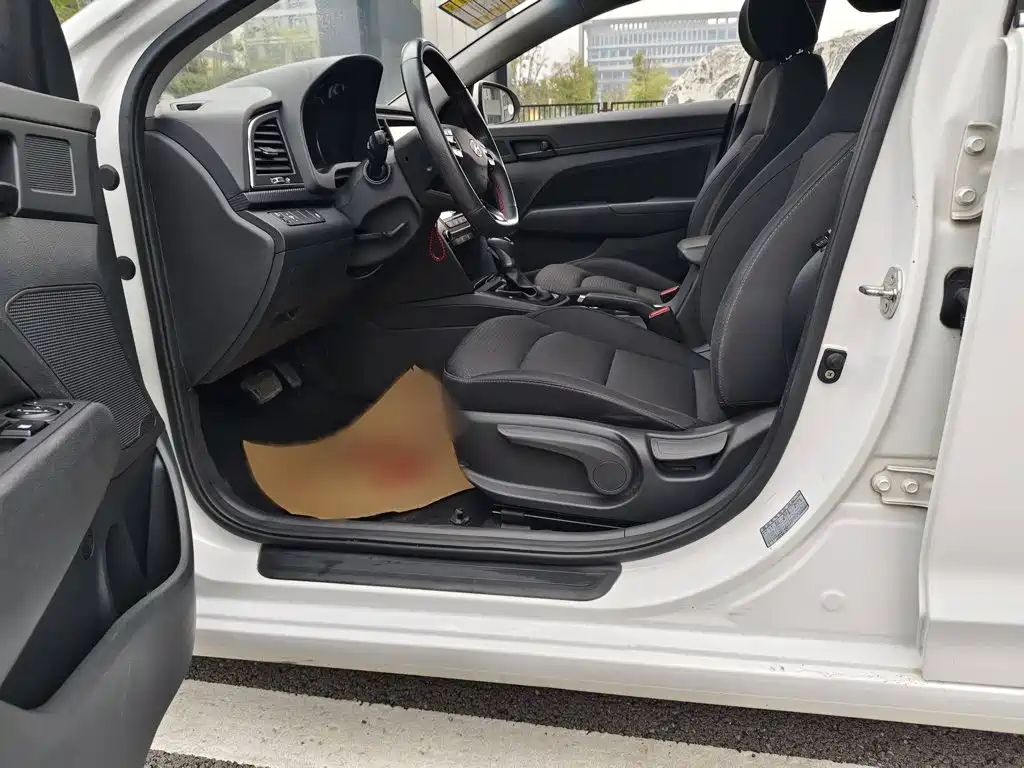 Hyundai Elantra — миниатюра 15