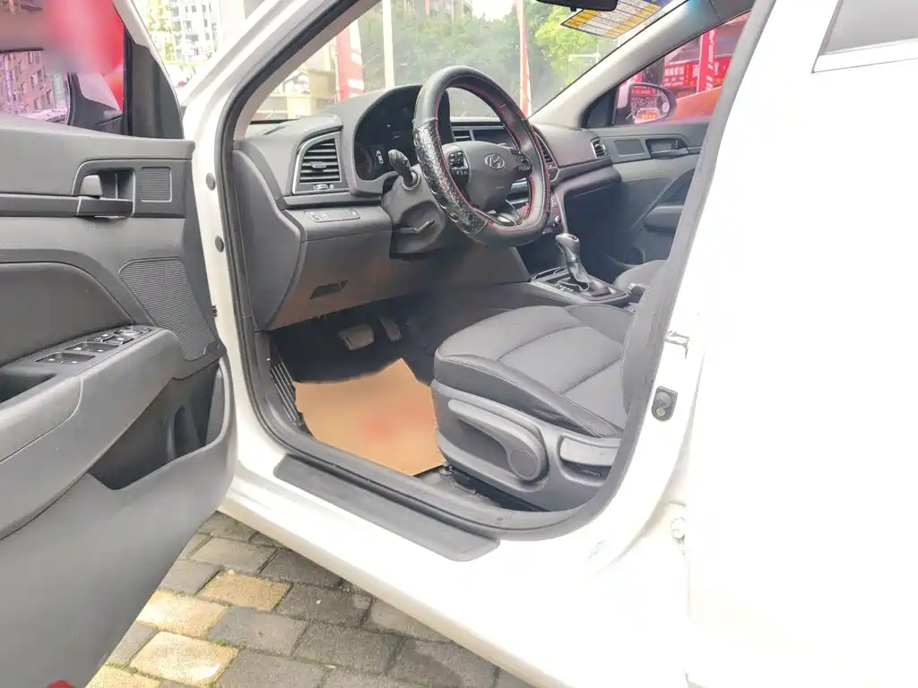 Hyundai Elantra — миниатюра 16