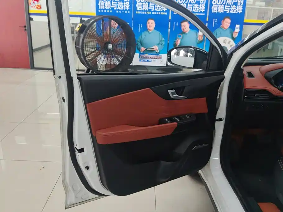 Dongfeng EV YOUNG Guang Xiaoxin — миниатюра 7