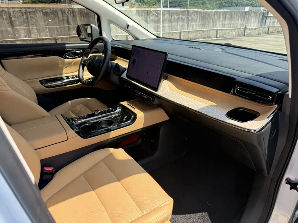 GAC Motor Trumpchi E8 PHEV — миниатюра 22