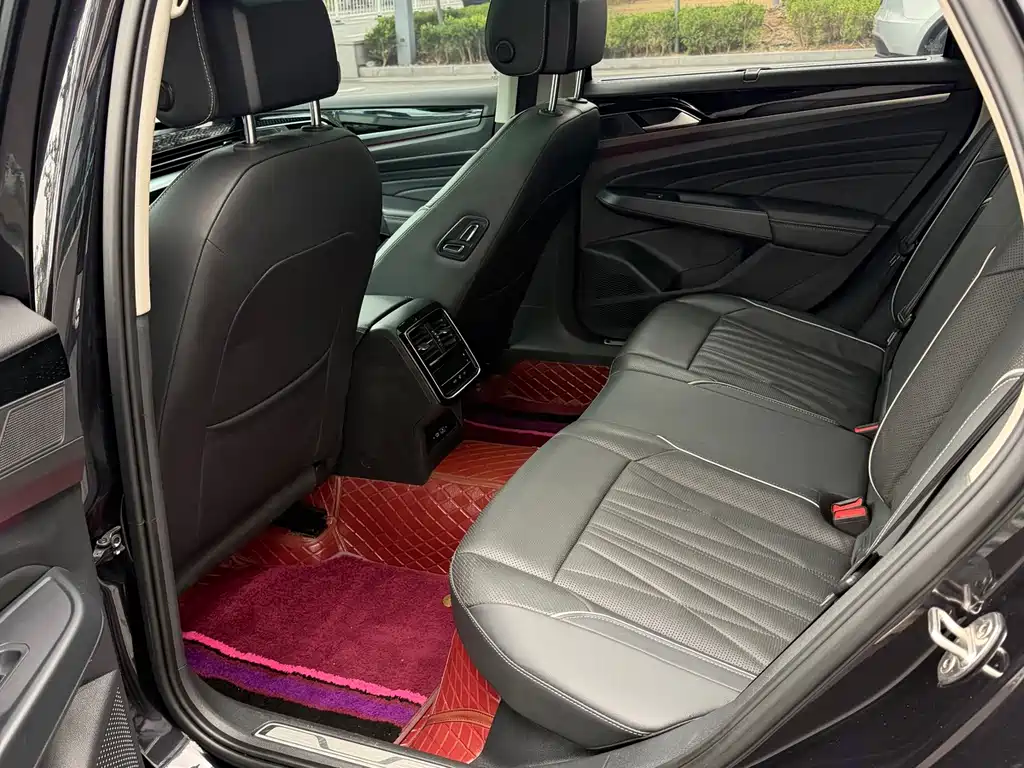 Volkswagen Passat 2022 330TSI Luxury
